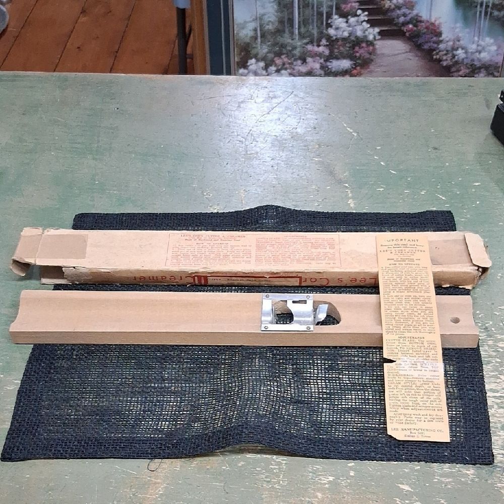 Vintage  Lee's Corn Cutter & Creamer